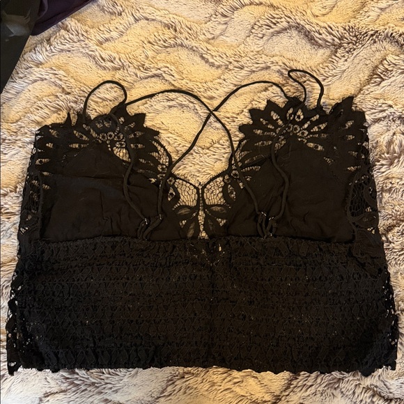 Elegant Black Lace Bralette - Picture 2 of 4